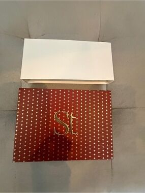 Seint Makeup Palette 8 Double Decker in red & gold with gold logo